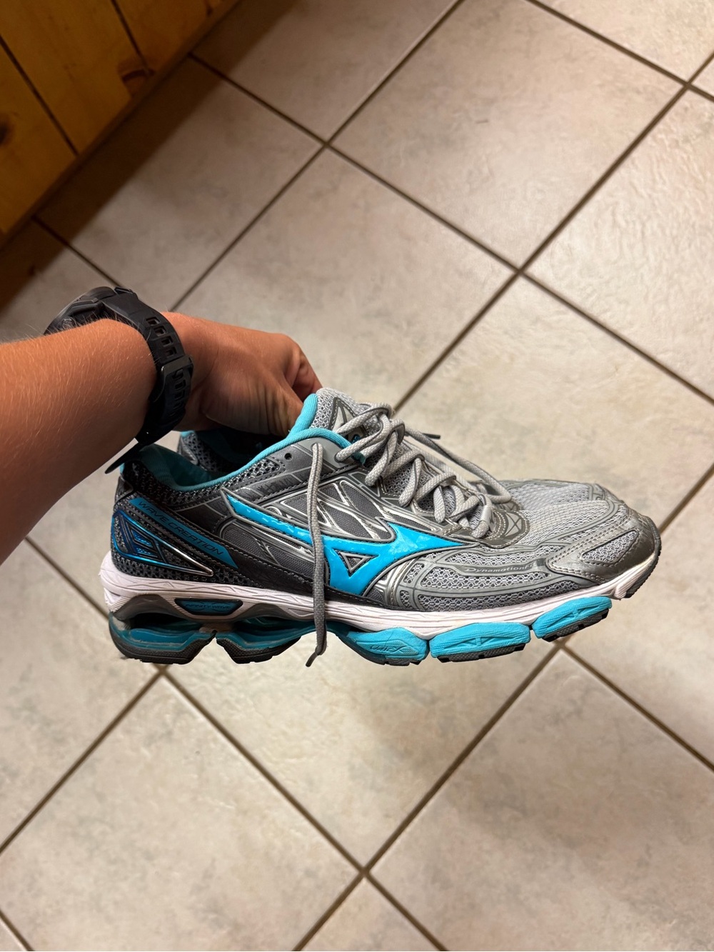 Mizuno Women's Gray and Teal Running Sneakers
